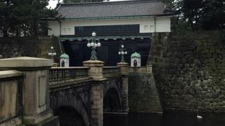 皇居正門石橋。二重橋ではないです