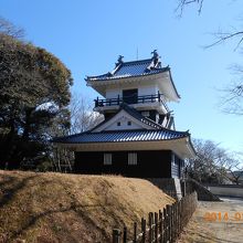 天守台と天守閣