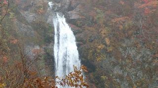 紅葉の滝はお見事