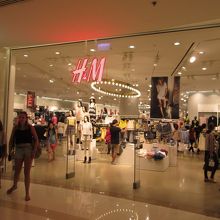 H&M (セントラルワールド店)