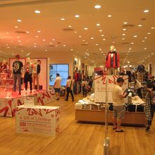 ユニクロ (セントラルワールド店)