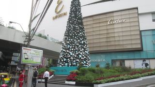 クリスマスシーズンのエンポリアム