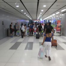 スワプンナーム空港駅 (ARL)
