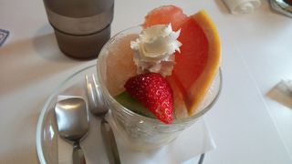 サイズ小ぶりのパフェ