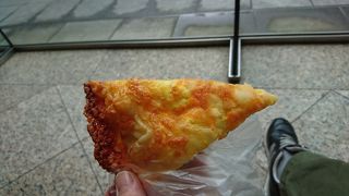 クイーンズスクエアの焼きたてパン