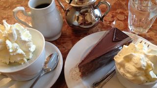 「王室御用達」のザッハトルテ＆ウィーナーコーヒー