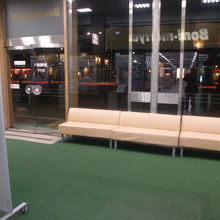 実はゆっくり過ごせる１F入口脇のスペースもお勧めです