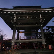 立派な鐘楼も見応えがありました