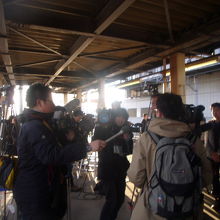 報道関係者も多く詰めかけていました・・・