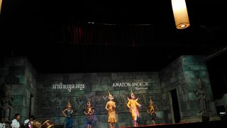 アプサラダンスを見ながらのディナー