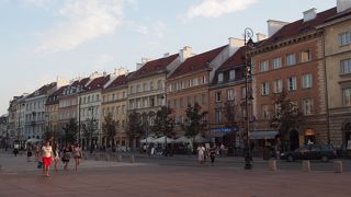 王宮広場に続く通り