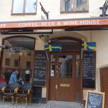 入口はちょっと狭い