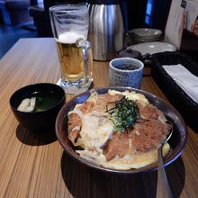 ビールとかつ丼