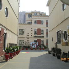上海市市立幼稚園。１９４８年創立。
