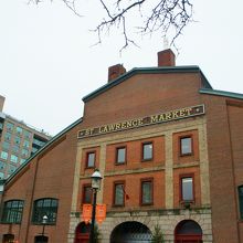 小綺麗なマーケット