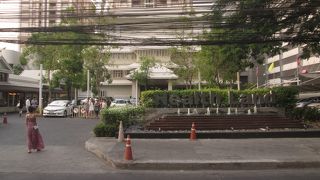 エントランス付近に専門店