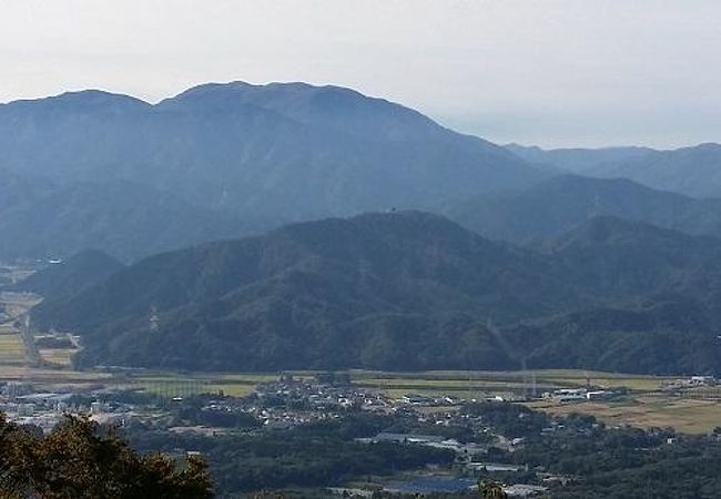 カルスト地形が見られる良い山です。