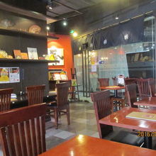 うまやの麺麺麺の店内風景。