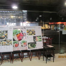 ラーメン以外にもすき焼きなど有ります。