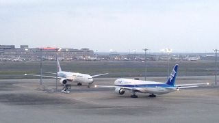 海外の飛行機もぼちぼち見られる