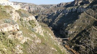 渓谷を流れる川です。