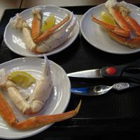 夕食バイキングのカニ。小さいけど新鮮。