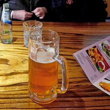 ピルスナー4.4ユーロ　グラスワイン4ユーロなど