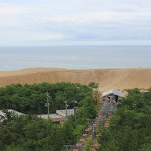 観光リフトで砂丘まで下る