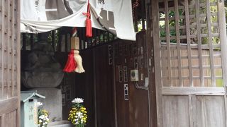 坂の途中にある菩薩様。