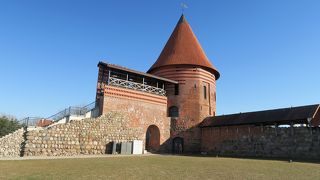 カウナス「城」というか「城壁」の塔の名残りという印象