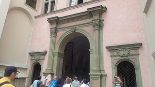 レオナルド・ダ・ヴィンチの絵があります