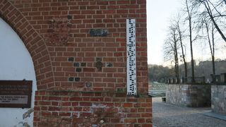 カウナス旧市街に建っている赤レンガ造りの教会