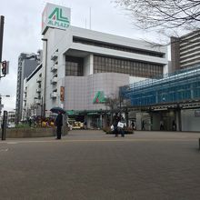 アルプラザ大津、外観。