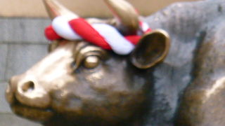 遊具ではありませんよ、御神牛です！