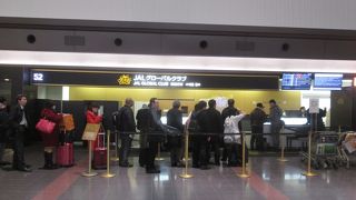 JALグローバルクラブカウンターに行列