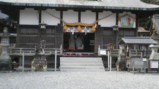 結婚式をやっていました