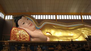 タイの寝釈迦仏に比べると小さい？