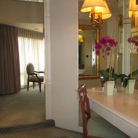 客室エントランスからリビングに行く廊下