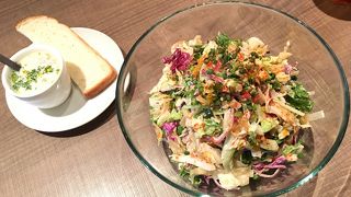 ランチのサラダが美味でした