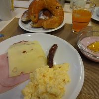 パンが固く焼き立てでは無くレンジで固く成ったみたいでした。