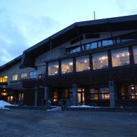 よくこんな頂上に立派なホテルを建てたものです。元山小屋です。