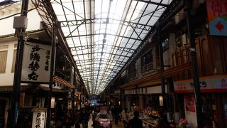 駅前のアーケード商店街