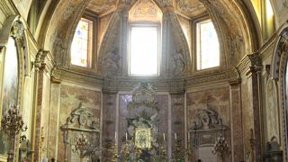 遺跡のような外観