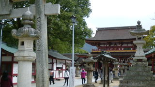 木製ではなく、しっかりとした鳥居です！