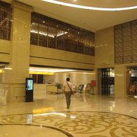 広い１階のロビーがあるフロア