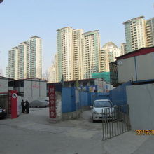 石門一路の両側は再開発工事の真っ最中。