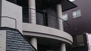 近代的な都心らしい寺院