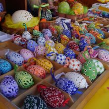 カラフルなイースターエッグがたくさん