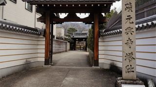 壮大な五重塔を偲ぶ