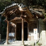 山岳仏教の修験道の匂いが色濃くあって